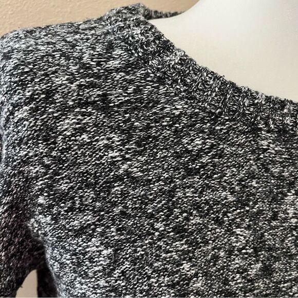 American Eagle knit sweater size small black white open back jegging fit - Picture 3 of 5